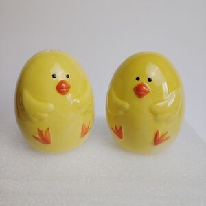 Easter Chick Egg Salt & Pepper Shakers Egg Shape Yellow ~ New 3-1/2”h
